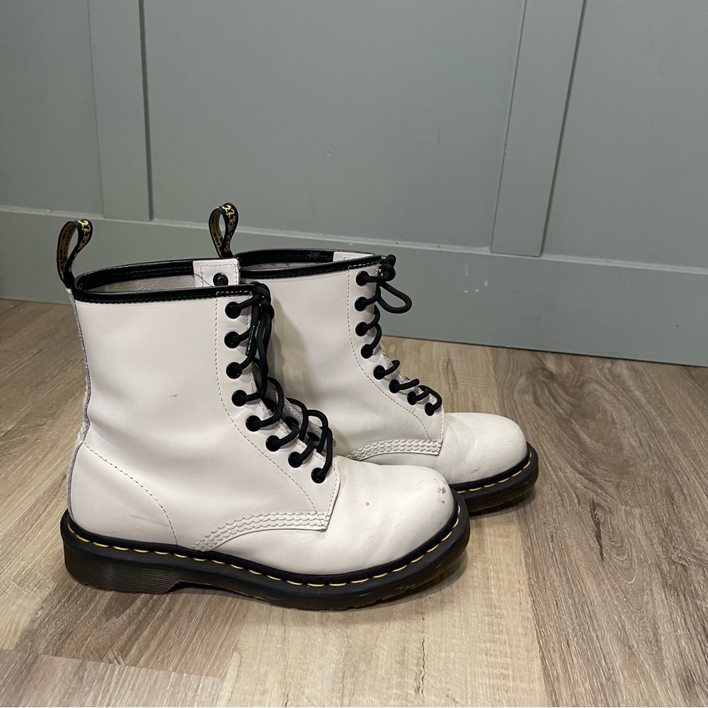 Dr. Marten 1460 smooth leather lace up boots white women's size 7